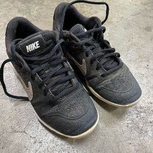 Nike’s baseball black shoes, Size 2 boys/kids